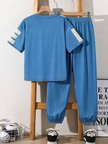 SHEIN 兒童青少年男孩休閒舒適簡約圓領短袖T恤與長褲套裝，經典文字與圖案印花 - 彩色 - 查看 2