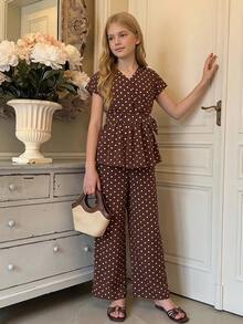 SHEIN Conjunto de 2 piezas para niñas preadolescentes con blusa de top con estampado de lunares marrones, cintura ceñida y decoración de hebilla metálica + pantalones holgados de pierna ancha, conjunto elegante y casual para ocasiones formales & casuales - Marrón - Ver 16