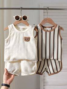 SHEIN Playful Pals 4件組男嬰刺繡背心與運動短褲套裝，運動風夏季城市度假深藍色套裝 - 杏色 - 查看 4