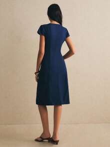 Poéselle 女款純色法式V領短袖及膝牛仔洋裝，優雅度假秋季穿搭，適合節慶、早午餐、約會，海軍藍 - 黑色 - 查看 2