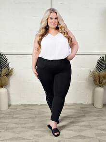 Hourglow Celana Panjang Slim Fit Ukuran Plus dengan Garis Samping Hitam dan Mutiara Putih, untuk Bentuk Tubuh Jam Pasir - Hitam - View 8