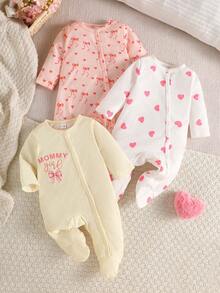 SHEIN 新生兒嬰兒 3 件套可愛粉色夏季連身褲 針織愛心滿版印花 MOMMY 女孩蝴蝶結長袖按扣家庭套裝 - 彩色 - 查看 3