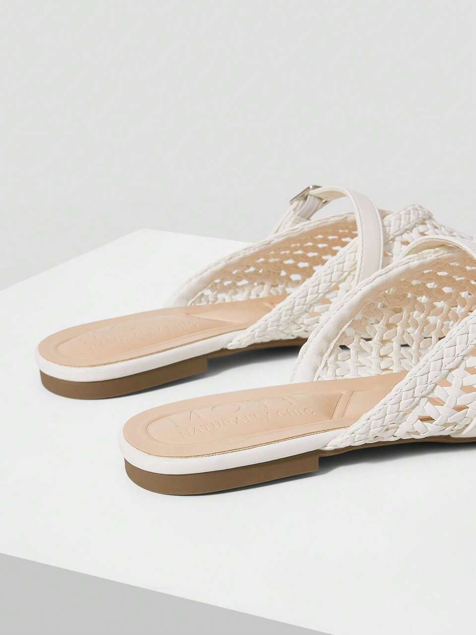 NEW WOMEN'S FRENCH FASHION HOLLOW WOVEN POINTED FLAT-BOTTOMED HALF SLIPPERS, COMFORTABLE, FASHIONABLE AND LIGHTWEIGHT, SIMPLE TEMPERAMENT ELEGANT AND