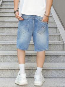 SHEIN Manfinity EMRG Pantalones cortos de mezclilla azul lavada talla grande para hombre, casuales y versátiles de 5 puntos - Lavado ligero - View 2