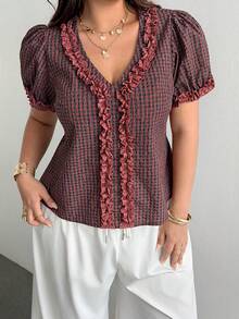 Sunnyshic Blusa corta de mujer talla grande con estampado a cuadros, estilo vintage francés, cuello en V con volantes, mangas abullonadas, estilo dulce y picante, patchwork de colores contrastantes, manga corta con ribete de encaje, ajustada y estilizada, blusa casual retro de verano - Multicolor - Ver 3