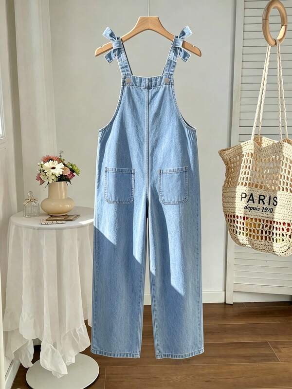 SHEIN Tween Girls Denim Overalls And Jumpsuits, Cute Sweet Casual Fashion School Style Outfit Recommendation! Classic Washed Blue Denim Comfortable Fabric, Side Button Opening Design For Easy On And Off, Wide Leg Design To Flatter Leg Shape. Front Pocket + Heart-Shaped Applique Embroidery Design, Sweet And Eye-Catching, Whether For Daily Outings, School Casual, Weekend Trips, Back To School Season, Return To School Season, Travel And Vacation, Let Your Child's Every Day Be Filled With Fashion And Vitality!
