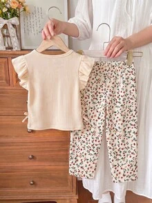 SHEIN Vintaside Kids 2件組少女休閒時尚羅紋碎花蝴蝶結短袖上衣直筒長褲套裝，柔軟薄款，適合夏季校園穿搭 - 卡其色 - 查看 2