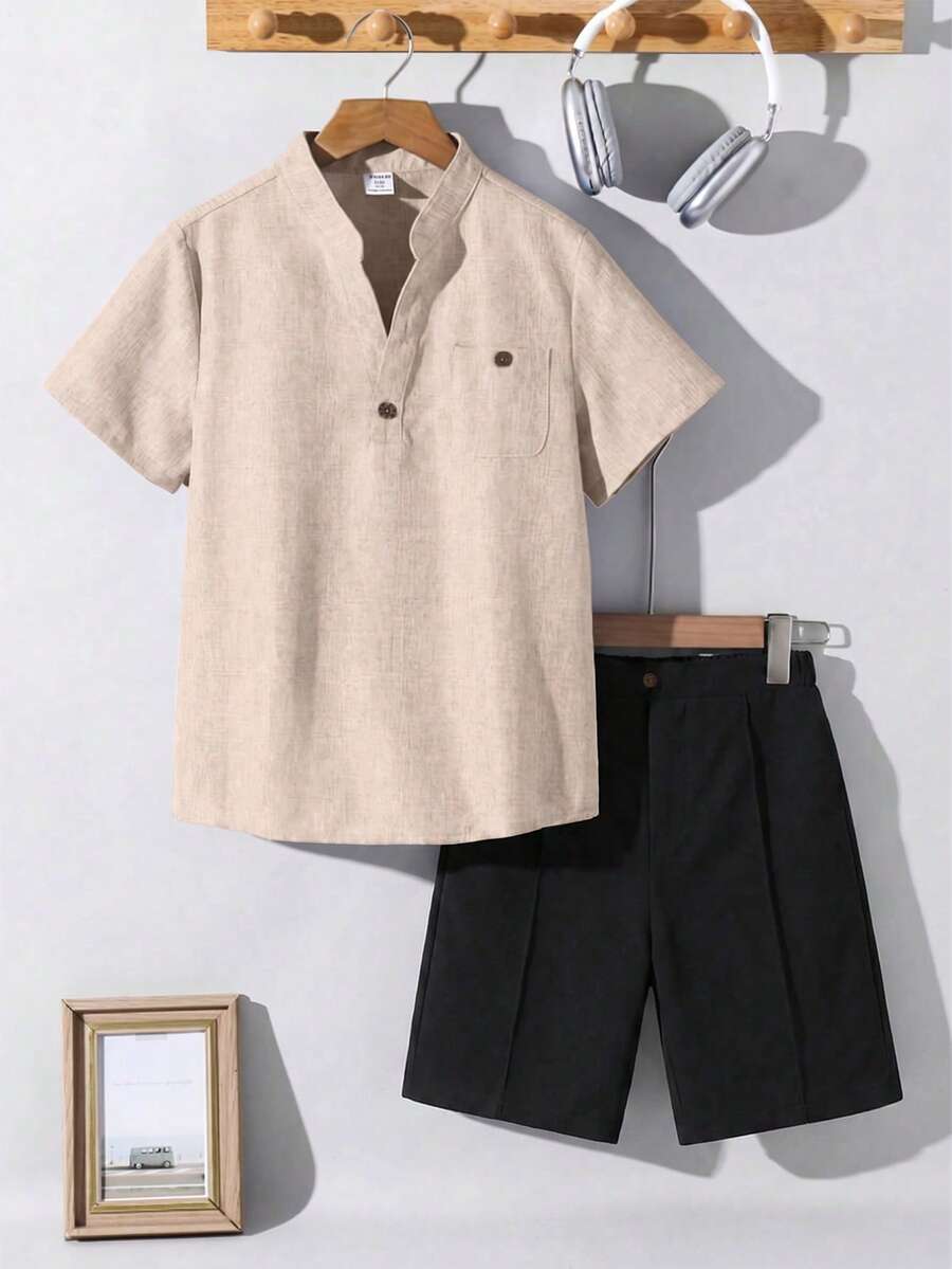 SHEIN 青少年男童休闲V领短袖衬衫短裤套装,舒适时尚,百搭柔软面料,适合日常穿着、上学、郊游、音乐节、假期、派对、夏季海滩度假、夏日氛围、各种节日活动。 - 杏色 - 查看 1
