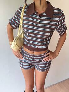 Aloruh Camiseta corta para mujer de estilo casual joven y atrevido, con cuello polo, ajustada en la parte superior, cintura suelta y bajo ceñido, color marrón con rayas azules - Multicolor - Ver 3