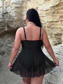 SHEIN Swim Curve 大尺碼女款純色抓皺細肩帶連身泳衣，適合海灘度假、泳池派對、海灘派對 - 黑色 - 查看 8