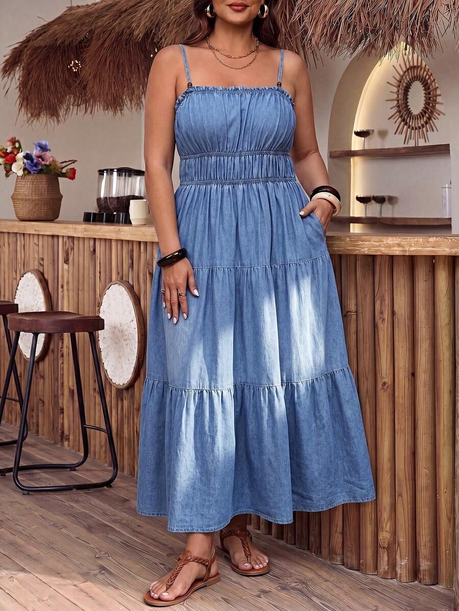 SHEIN Essnce فستان جينز بحمالات رفيعة للنساء مقاس كبير بتصميم مجعد للارتداء اليومي العادي - الأزرق - مشاهدة 1