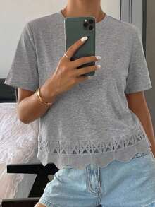 DAZY 女款純色修身圓領短袖蕾絲拼接休閒夏季上衣 T-shirt 校園風 - 灰色 - 查看 4