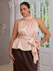 VOLUPTÉ CURVE Top court grande taille printemps/été rose satin avec nœud papillon, sans manches, taille cintrée et ourlet à volants, élégant et luxueux pour le travail, les rendez-vous, les fêtes et les anniversaires - Rose bonbon - Voir 6