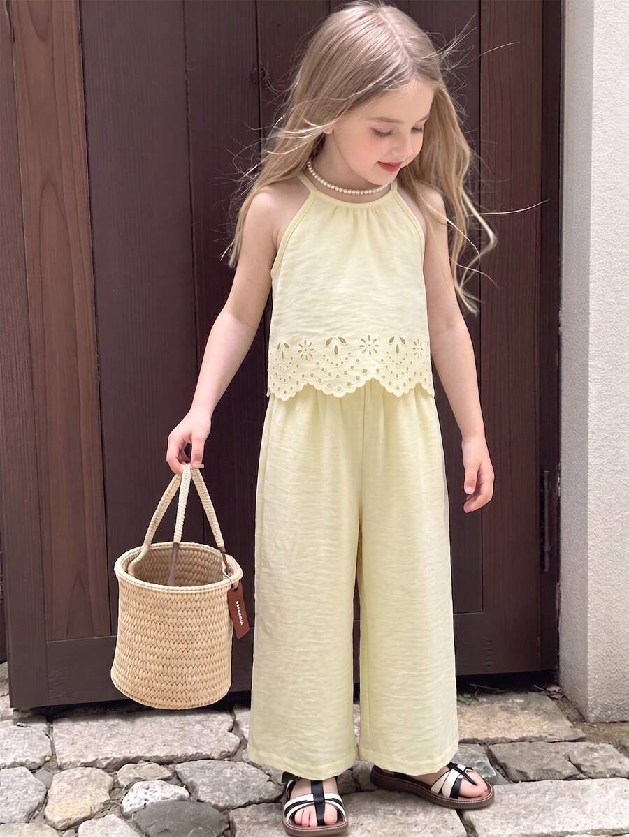 SHEIN Vintaside Kids 少女時尚鏤空燒花設計掛脖背心與長褲套裝,適合女孩,露背與領口設計,布料材質,修身上衣 + 休閒直筒長褲,適合夏季戶外穿著 - 杏色 - 查看 1