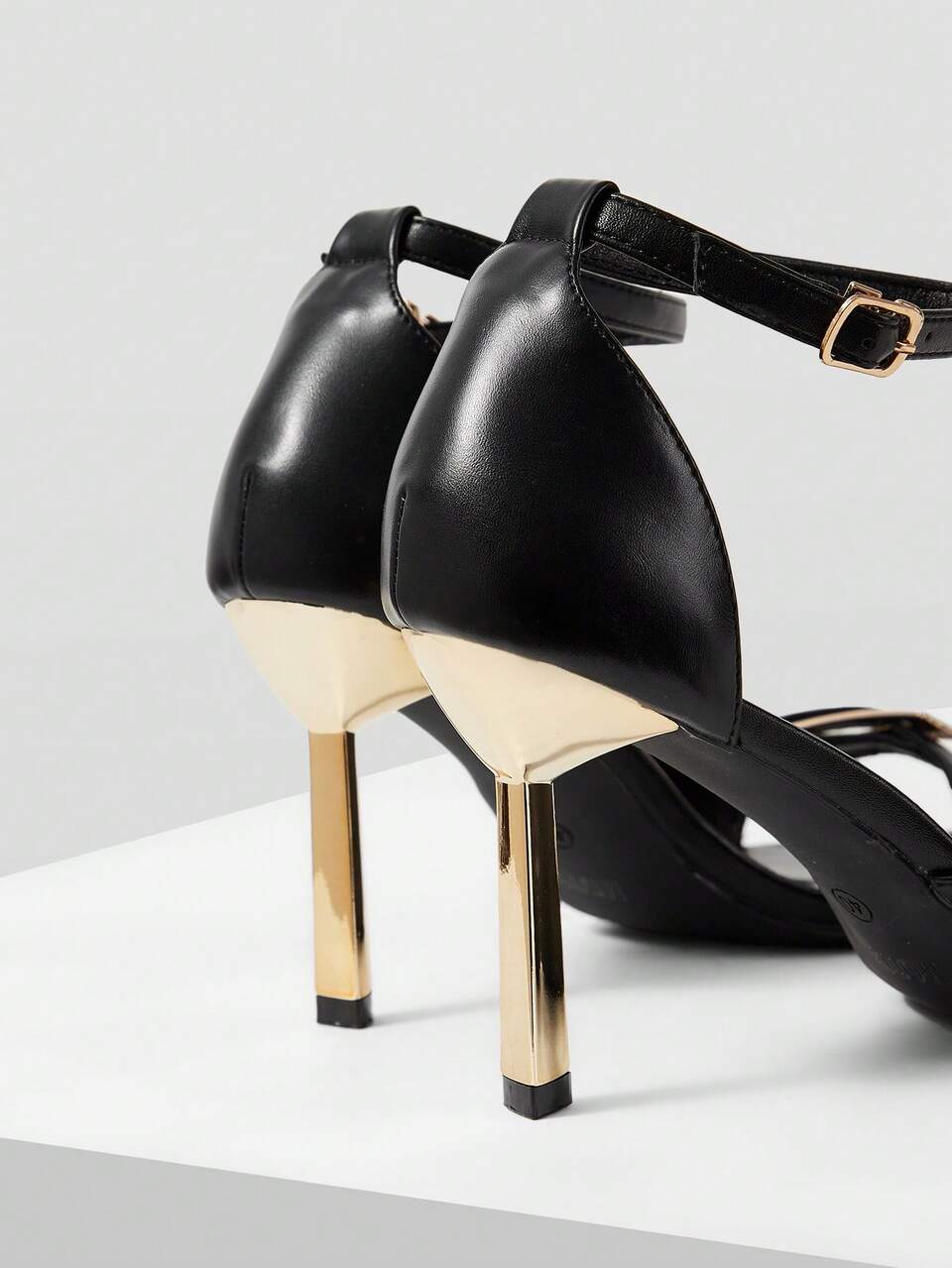 WOMEN'S NEW FRENCH POINTED BUCKLE BLACK STILETTO SANDALS, BLACK VERSATILE FASHION, SEXY AND ELEGANT TEMPERAMENT WITH FAIRY STYLE SHOES