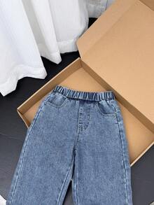 SHEIN 女童秋季棉質水洗多穿搭時尚休閒舒適柔軟寬鬆版型鬆緊腰後口袋刺繡櫻桃蝴蝶結藍色水洗牛仔長褲 - 藍色 - 查看 4