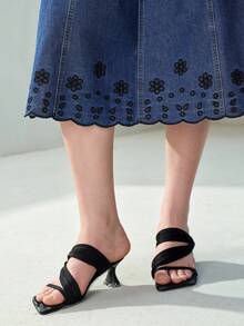 MOTF PREMIUM GAUN WANITA DENIM DENGAN KANCING SETENGAH DAN PLAKET, TANPA LENGAN, DAN MEMPERCANTIK PINGGANG - Medium Wash - View 7