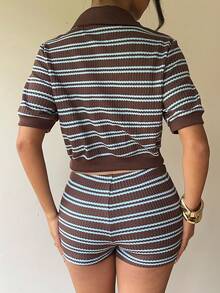 Aloruh Camiseta corta para mujer de estilo casual joven y atrevido, con cuello polo, ajustada en la parte superior, cintura suelta y bajo ceñido, color marrón con rayas azules - Multicolor - Ver 2