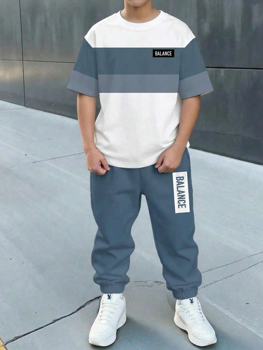 青少年男孩休閒舒適時尚極簡圓領短袖T恤與長褲套裝,經典酷感方格分割圖案印花,精緻小Logo文字圖案印花,適合秋冬返校季 - 彩色 - 查看 1