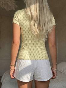 CovetEZ Casual Minimalist Style Light Cream Yellow Background Brown Polka Dot All-Over Print Women's Casual T-Shirt Suitable For Spring/Summer Versatile Style - Multicolor - View 2