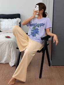 DAZY 女款字母與葡萄印花短袖上衣與長褲睡衣套裝 - 霧霾藍 - 查看 4
