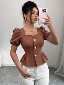 Selianne 新款女款度假風紋理布料小V領方領前開襟泡泡短袖下擺荷葉邊設計百搭通勤派對約會顯高顯瘦時尚青春優雅襯衫 - 棕色 - 查看 5