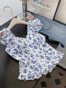 GlowEve 女款 2026 春夏新款碎花刺繡印花荷葉邊裝飾飄逸袖度假襯衫 白色與藍色花卉仙女風 - 藍白色 - 查看 8