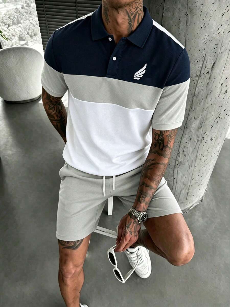Manfinity CasualCool 男士極簡風半開襟鈕扣短袖拼色 Polo 衫與抽繩腰口袋短褲套裝 - 藏蓝色 - 查看 1