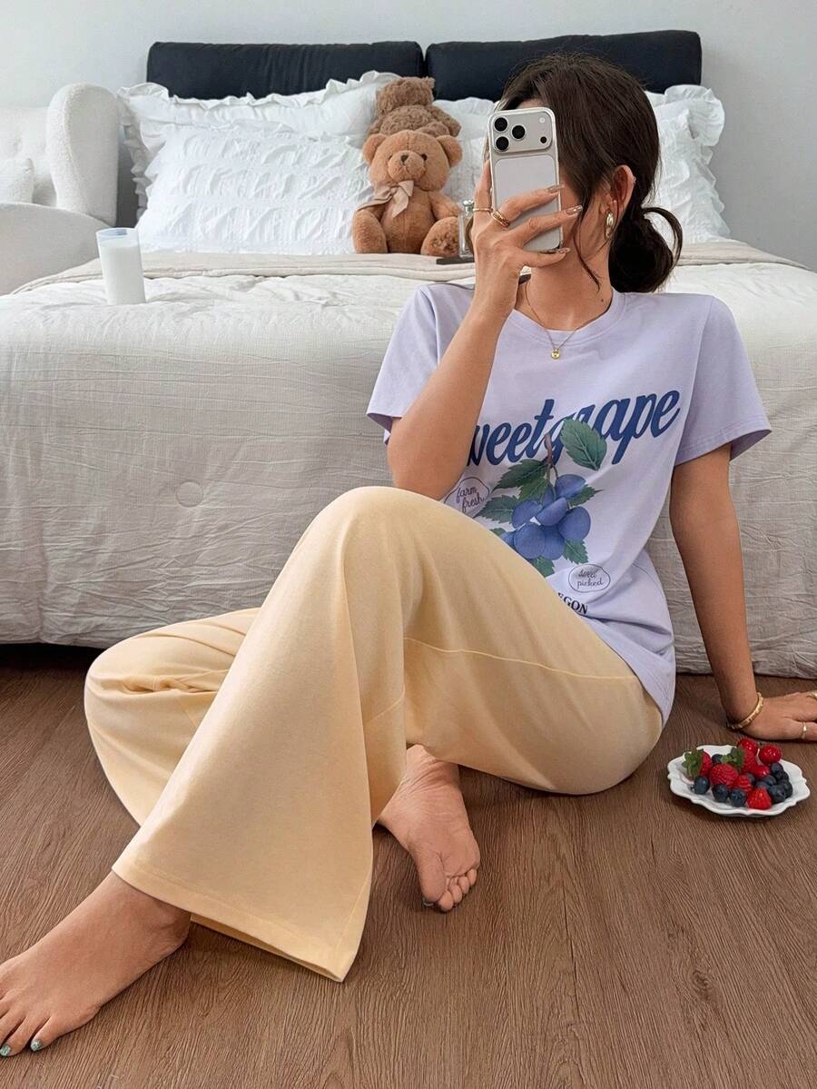 DAZY 女款字母與葡萄印花短袖上衣與長褲睡衣套裝 - 霧霾藍 - 查看 1