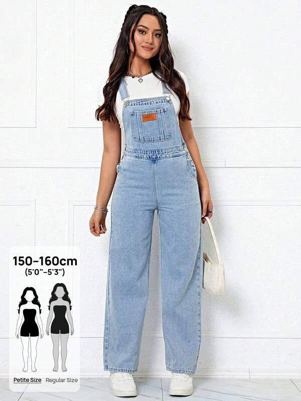 SHEIN PETITE Overol de mezclilla para mujer sin elasticidad, holgado, casual, de pierna recta, con parche de cuero personalizado