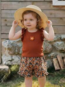 SHEIN Vintaside Kids 女童夏季焦糖色荷葉邊無袖背心上衣套裝，嬰兒3D花朵螺紋上衣 + 花卉荷葉邊下擺短褲 2件組 - 咖啡棕 - 查看 5