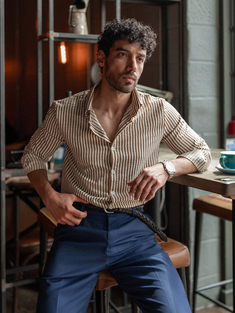 YOUESAWY YOUESAWY Camisa de manga larga con cuello vuelto, diseño de tela texturizada con rayas y pliegues, de ajuste holgado, de poliéster ligero, estilo minimalista vintage, adecuada para salidas casuales, el hogar y el transporte - Marrón - Ver 1