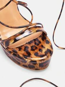 Glitzique Giày sandal đế xuồng cao gót cho nữ, họa tiết da báo, quai phối màu, hở mũi, mũi tròn, gót dày và gót cực cao, thích hợp cho trang phục mùa xuân hè. - Nhiều màu - Xem 5