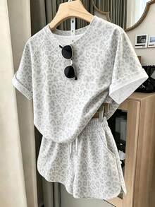 Resyla Women's Summer Casual Leopard Print T-Shirt And Shorts Set - Multicolor - View 1