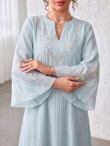 Yasmyna 柔粉色刺繡拼接紋理 3/4 袖喇叭袖優雅浪漫女款約會洋裝 - 藍色 - 查看 8