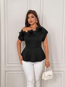Femmeverse Áo thời trang nữ size lớn màu trơn, trang trí 3 bông hoa, thiết kế vai nhún - màu đen - Xem 4