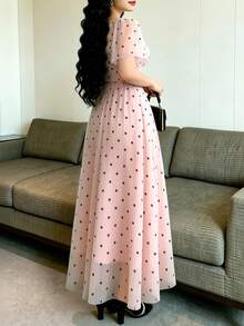 Modelyn 大尺碼圓點印花洋裝，女款時尚方領荷葉邊飛袖設計極簡長洋裝，夏季收腰優雅長裙，適合夏季度假與日常穿著 - 彩色 - 查看 2