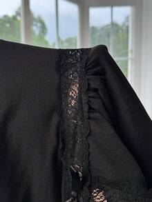 SHEIN EZwear 大尺碼女款蕾絲拼接蝴蝶結綁帶荷葉邊下擺洋裝 - 黑色 - 查看 8