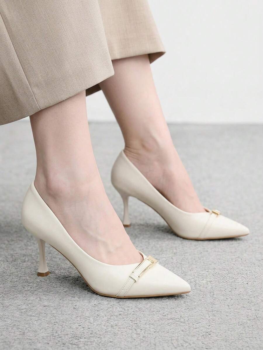 CUCCOO BIZCHIC 女款杏色基本款尖頭精緻扣飾辦公通勤商務細跟高跟鞋 - 米色 - 查看 1