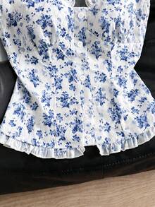 GlowEve 女款 2026 春夏新款碎花刺繡印花荷葉邊裝飾飄逸袖度假襯衫 白色與藍色花卉仙女風 - 藍白色 - 查看 6