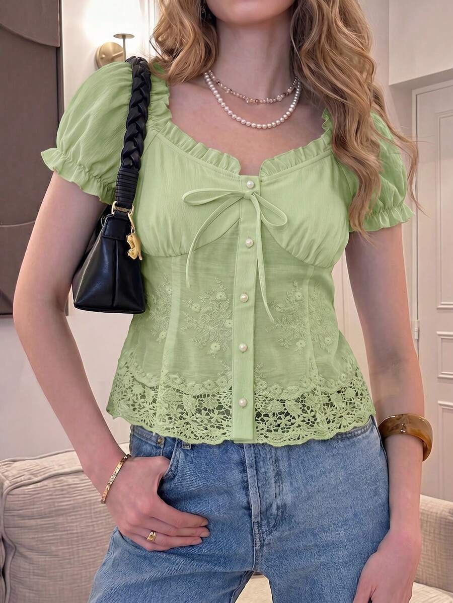 SHEIN PariChic 女款春夏法式甜美優雅荷葉邊飾綁帶撞色蕾絲鏤空蕾絲滾邊露肩雙穿法修身短版襯衫上衣 - 綠色 - 查看 1