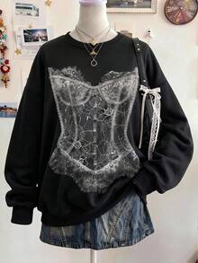SHEIN EZwear 哥德風數位印花休閒寬鬆中長版圓領落肩女款衛衣，送給朋友的禮物，簡約印花圖案圓領長袖寬鬆加厚女款衛衣 - 黑色 - 查看 1