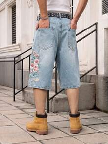 Manfinity EMRG 男士休閒百搭日常牛仔短褲，附口袋、鈕扣，花卉與仙鶴刺繡圖案，度假風 - 淺色水洗藍 - 查看 2