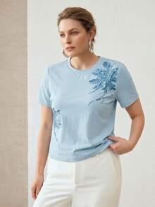 MOTF PREMIUM PLUS 夏季精緻花卉刺繡針織彈性棉 T-shirt - 霧霾藍 - 查看 6