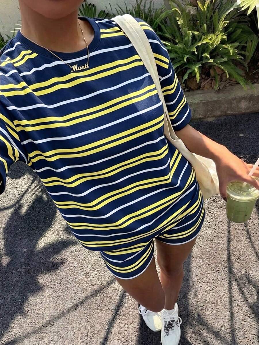 青少年女孩數位條紋短袖上衣與短褲套裝,春夏休閒舒適時尚穿搭,多功能夏季服飾,附圖案設計,適合戶外運動、野餐、街拍、居家、校園、節慶,適合作為禮物,女孩與女性日常穿著 - 彩色 - 查看 1