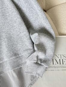 SHEIN 青少年女孩秋季復古歐美風襯衫領拼接寬鬆休閒學院風長袖衛衣，街頭休閒風，寬鬆條紋襯衫領衛衣，適合日常休閒通勤百搭 - 淺灰色 - 查看 5