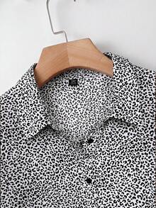 SHEIN CURVE+ 大尺碼女款春季時尚休閒寬鬆舒適日常百搭修身棕色條紋鈕扣襯衫簡約風上班上衣 - 白色 - 查看 4