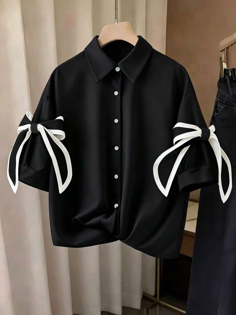 Resyla Camisa Casual Feminina com Detalhe de Laço Abotoamento Simples - Preto - Visão 1