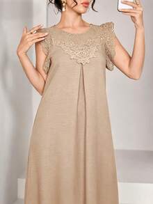 SHEIN Najma 女款圓領花卉蕾絲拼接短袖阿拉伯風洋裝 - 卡其色 - 查看 1
