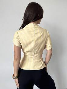 Firerie 夏季抓皺領不對稱袖側腰抓皺顯瘦通勤杏色竹麻布女款襯衫，四季皆宜 - 淡黃色 - 查看 3